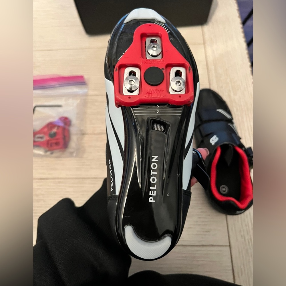 Peleton Cycling Shoes 36 (5)  EUC.